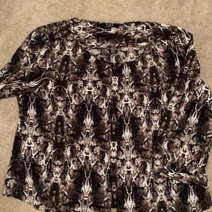 💕💕 Brown, white, and black snake skin print XL blouse